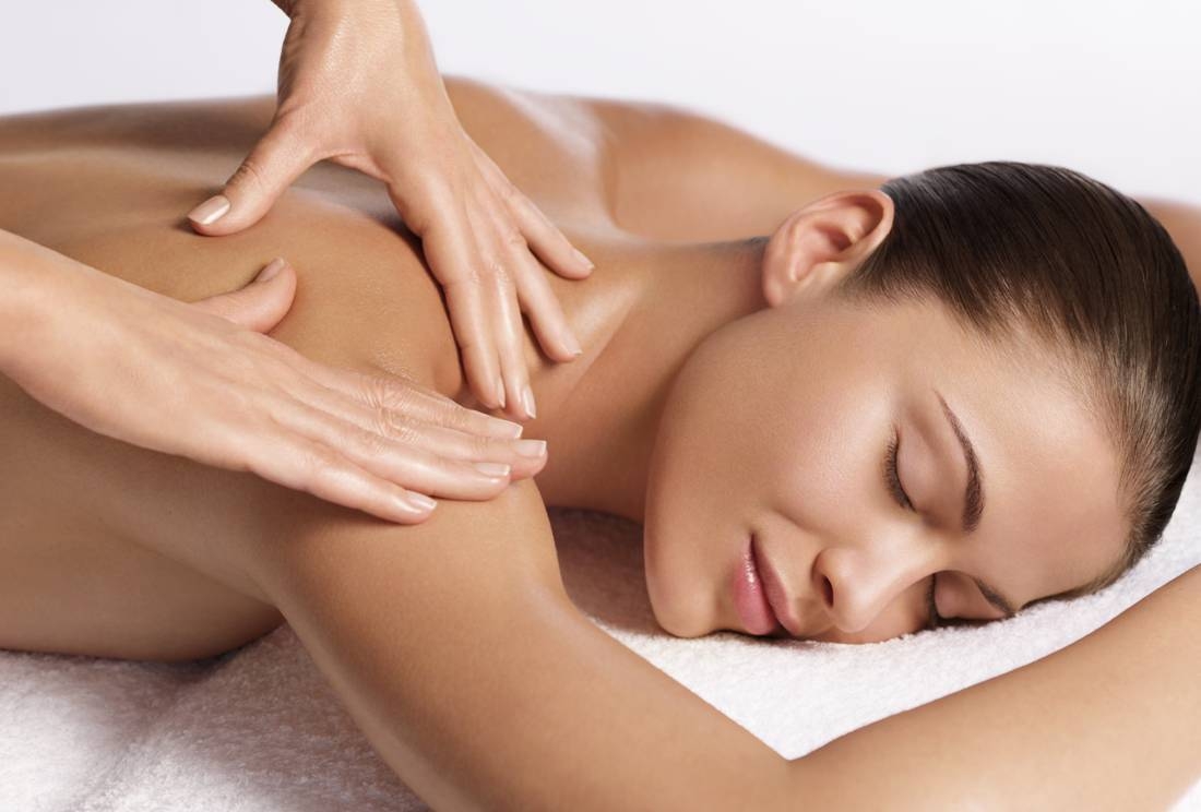 Relájate y renueva: Disfruta de un masaje manual que alivia tensiones y libera estrés, dejándote con una sensación de tranquilidad y renovación. ¡Tu cuerpo te lo agradecerá!...